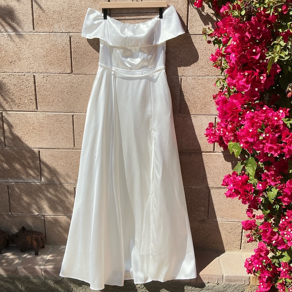 NWOT Lulu’s Greatest Hits Satin Off-the-Shoulder Wedding Maxi Dress Gown Large - Picture 3 of 15